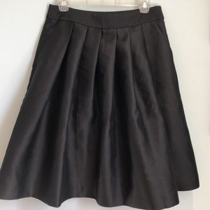 Ann Taylor skater skirt. Black skirt lined, with pockets. Size 6